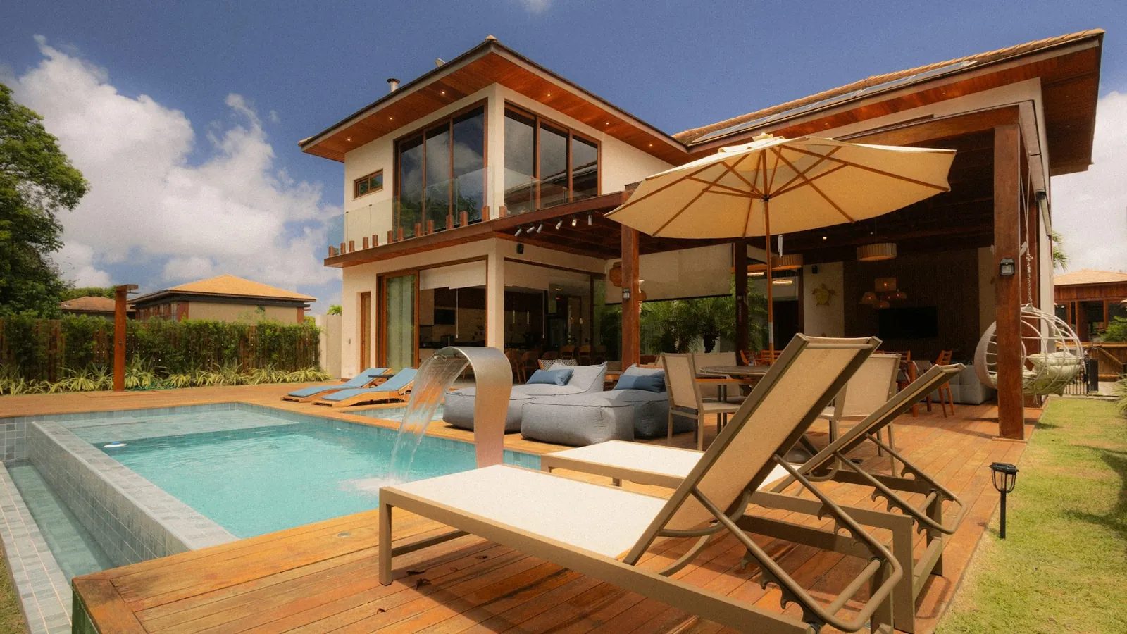 Piscina e deck